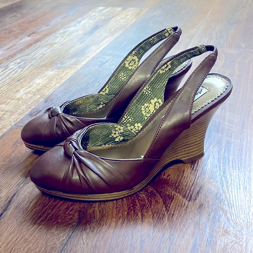 American Eagle. Size 7.5. Cute brown wedges. Worn once. 3 3/4” wedge.